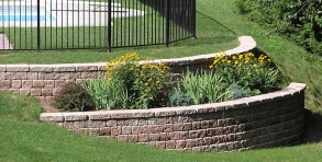 Landscaped retaining wall